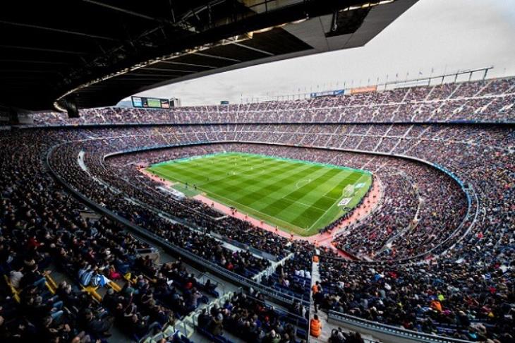 برشلونة يعرض مقاعد ملعب "كامب نو" للبيع